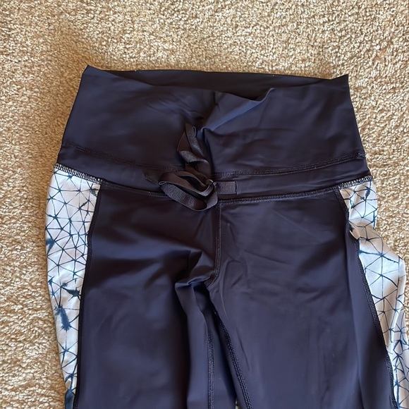 High-rise 3/4 length Lululemon Legging - Picture 2 of 5